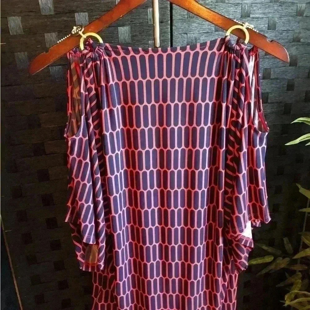Michael Kors Size S Red and Navy Geometric women’s top with gold link sleeves_4